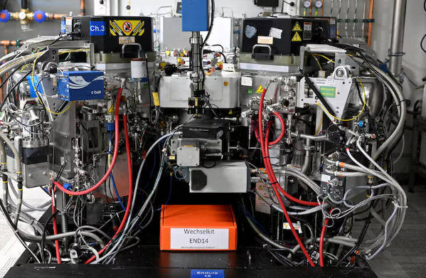 “安世客户怕再被荷兰坑<strong></p>
<p>亿晶光电股票</strong>，想了一招：自己去找中国工厂谈包装”