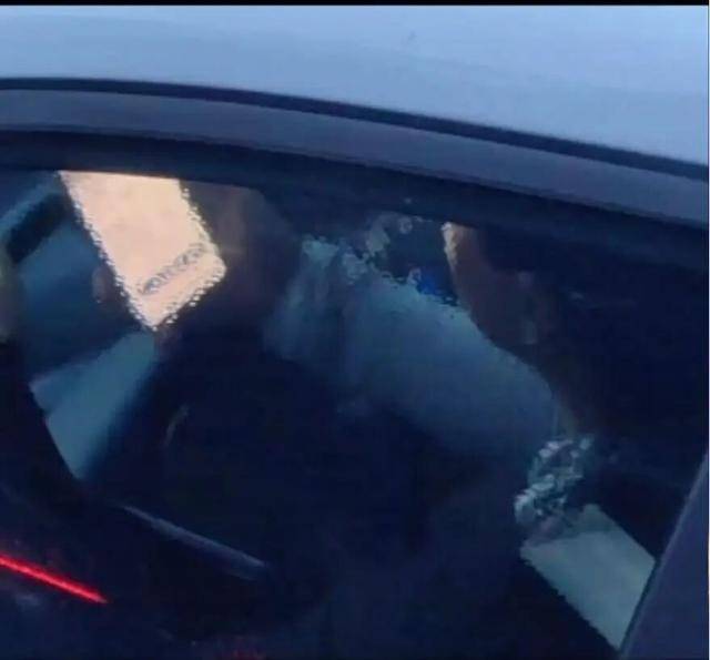 北京交警：群众通过“随手拍”举报的分心驾驶等违法行为<strong></p>
<p>亿晶光电股票</strong>，已查处