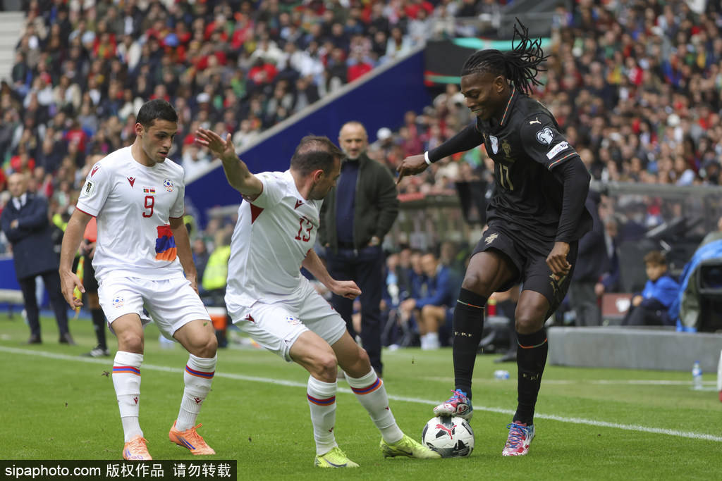 直通世界杯！世预赛-C罗停赛B费戴帽 葡萄牙9-1亚美尼亚