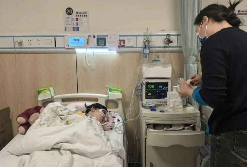 9岁女童术后成植物人<strong></p>
<p>山西焦化股票</strong>，家属起诉河南省人民医院索赔250万元，该案今日一审开庭